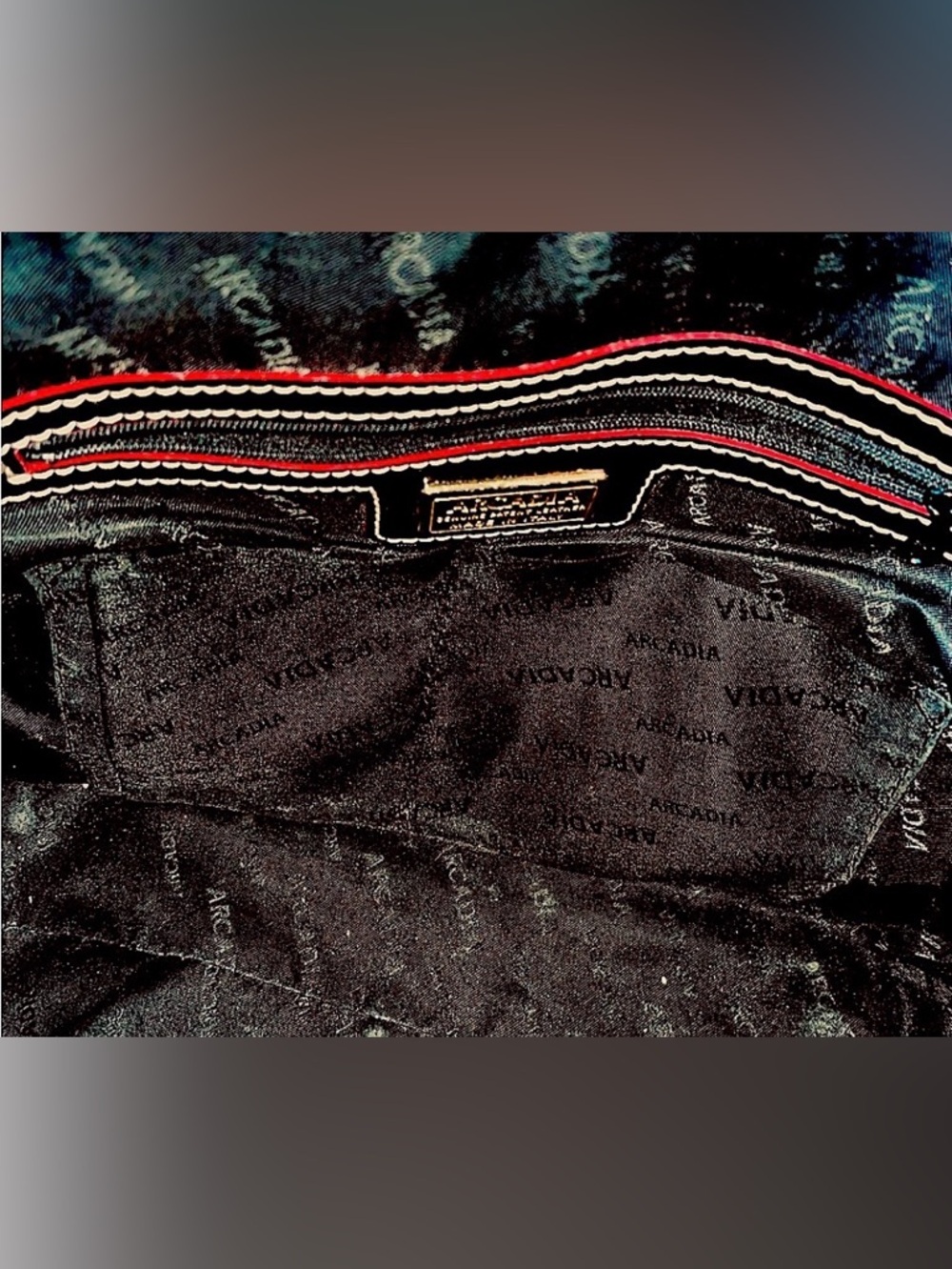 “Arcadia” 🇮🇹 Black Embossed Patent Leather Bag with a Vernis Finish. - Picture 7 of 10